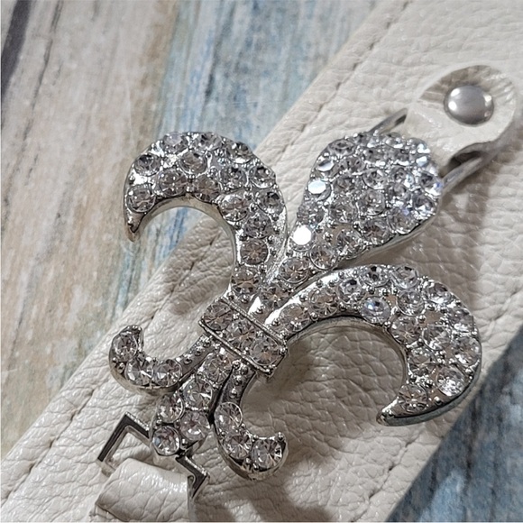 Rock Revival Cream Leather Watch with Silver Fleur-de-Lis - Picture 9 of 11